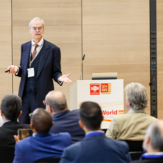 Shell&rsquo;s Alfred Kruijer during his conference keynote on &lsquo;green&rsquo; valves for the oil and gas industries (Photo: Messe D&uuml;sseldorf / ctillmann)